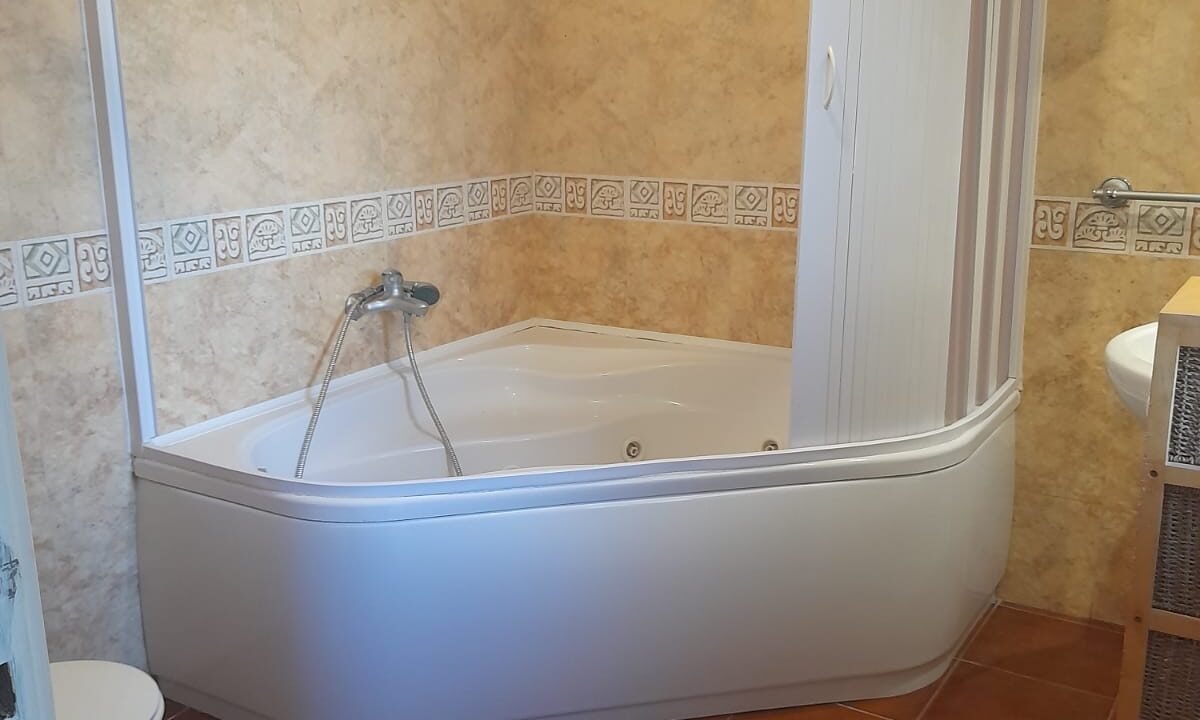 f2070d0c-c3eb-4da8-ac15-b04e1b0e5944