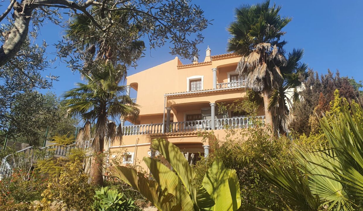 4125d588-3f9d-4279-8f7b-f2e700e8505f