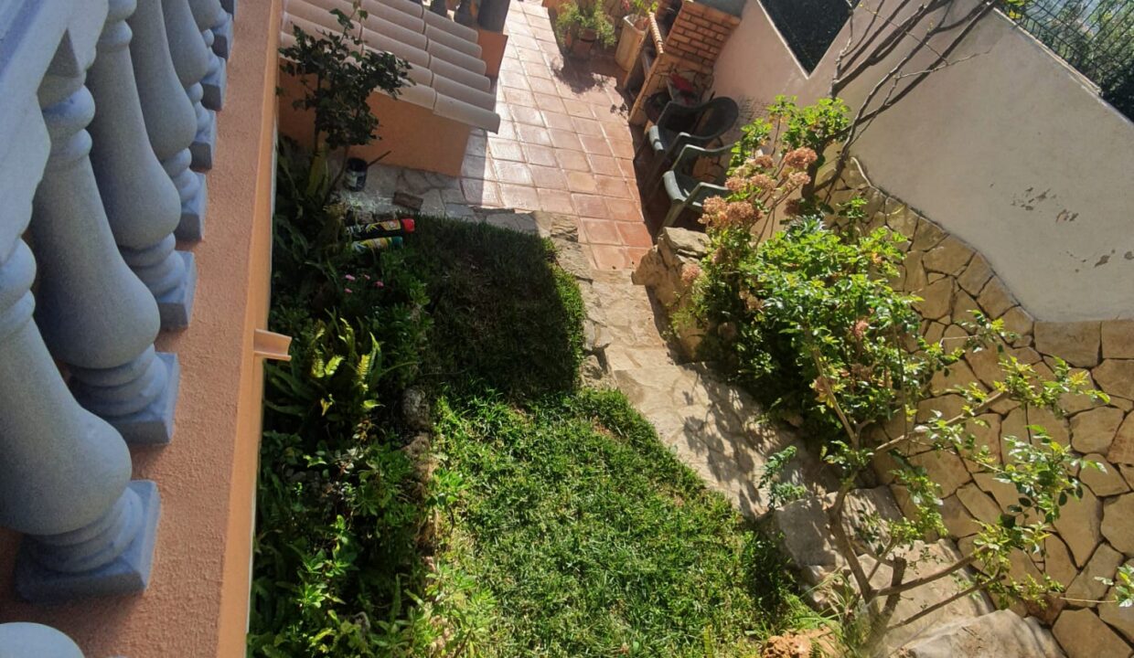 a370949b-60b0-42b1-8325-8245befb9da2