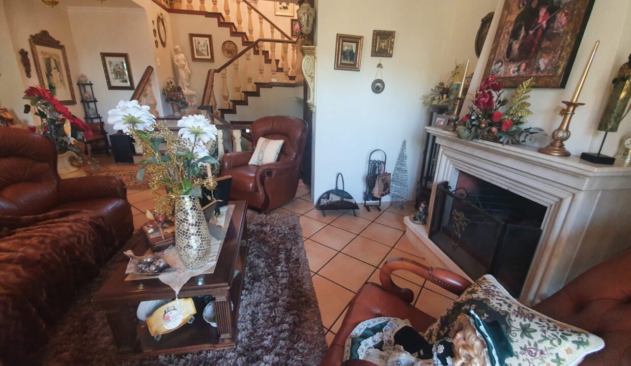 f3b70705-d30e-47ad-a4d3-a3f04e33c0da