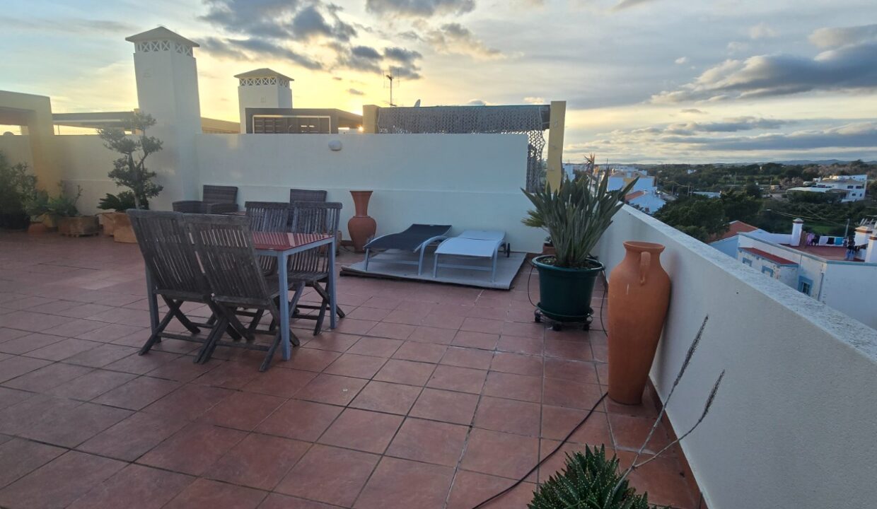 WhatsApp Image 2025-02-16 at 21.00.04